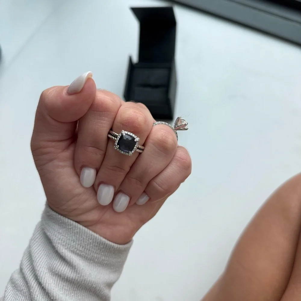 Elegant Silver Ring with Black Stone - Picture 2 of 9